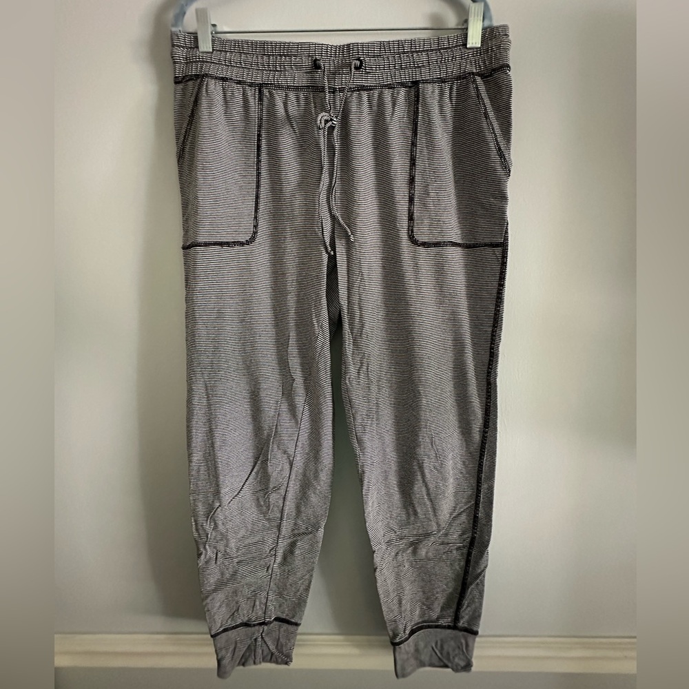 Vineyard Vine joggers